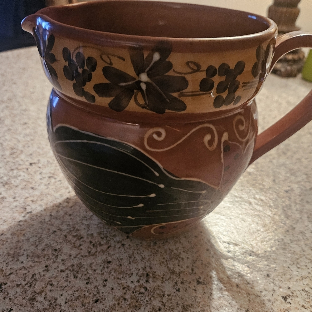 Rooster pitcher
